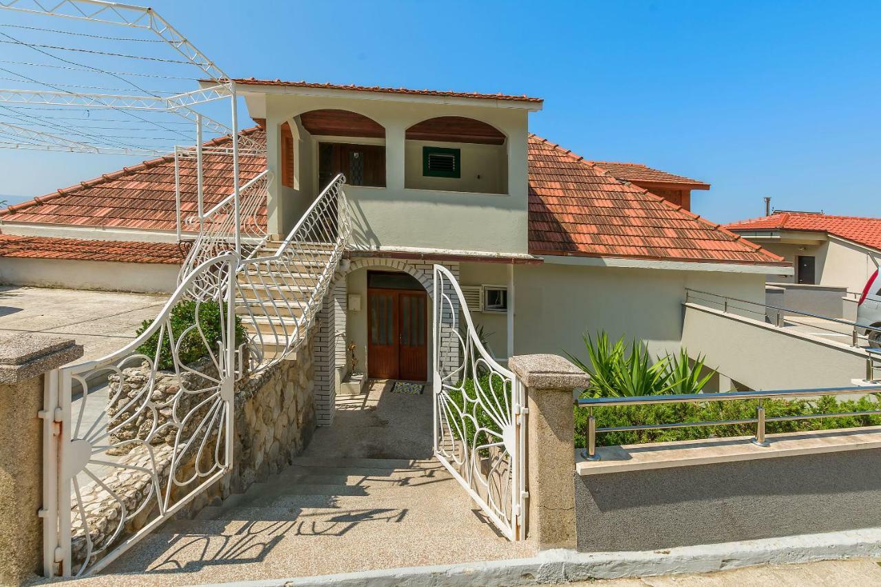 Apartment Marijana Omis Exterior photo